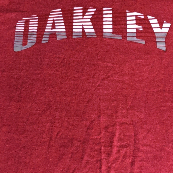 Oakley Other - Oakley V-neck tee